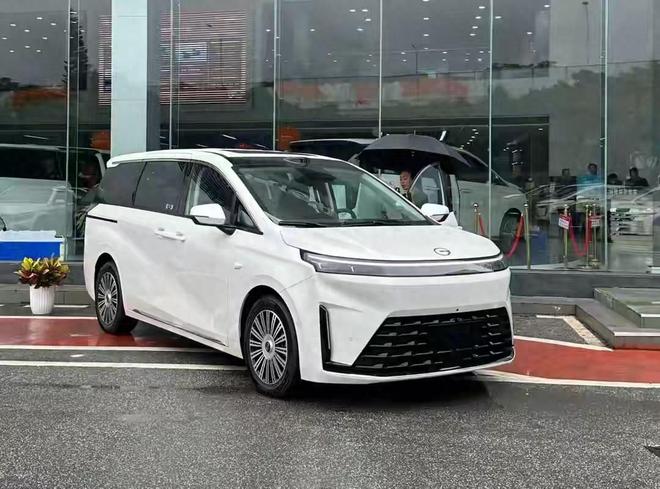 全新传祺E8 PHEV,外观大气,7座布局,双零重力座椅,电磁悬架