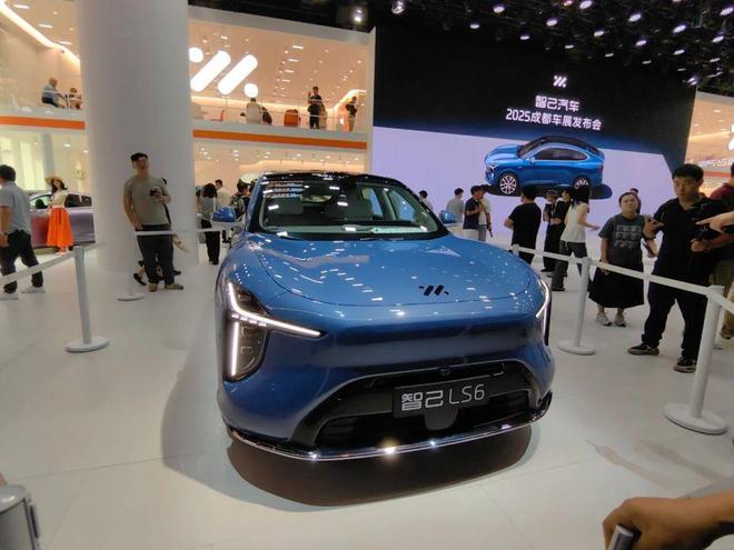 2025成都车展：上汽智己LS6增程版