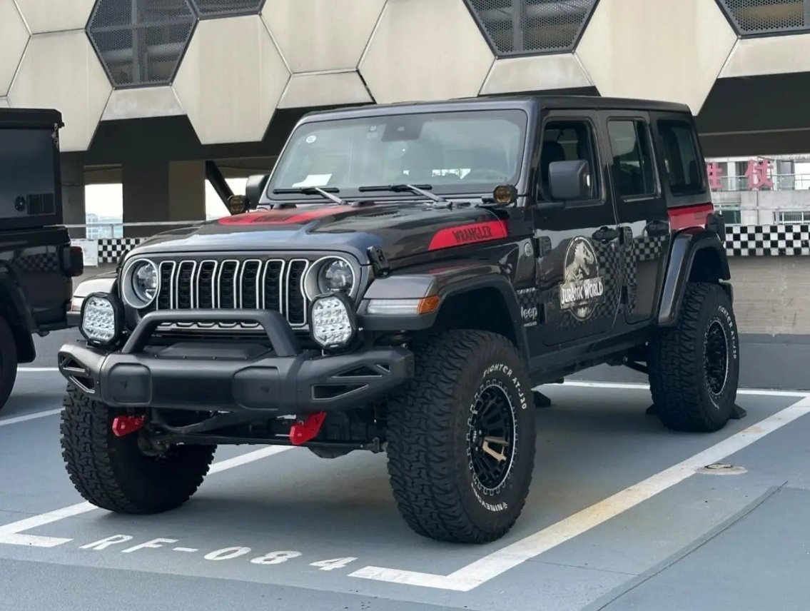 Jeep牧马人侏罗纪探索版，多了四种越野装备，价格低3万 | BitAuto