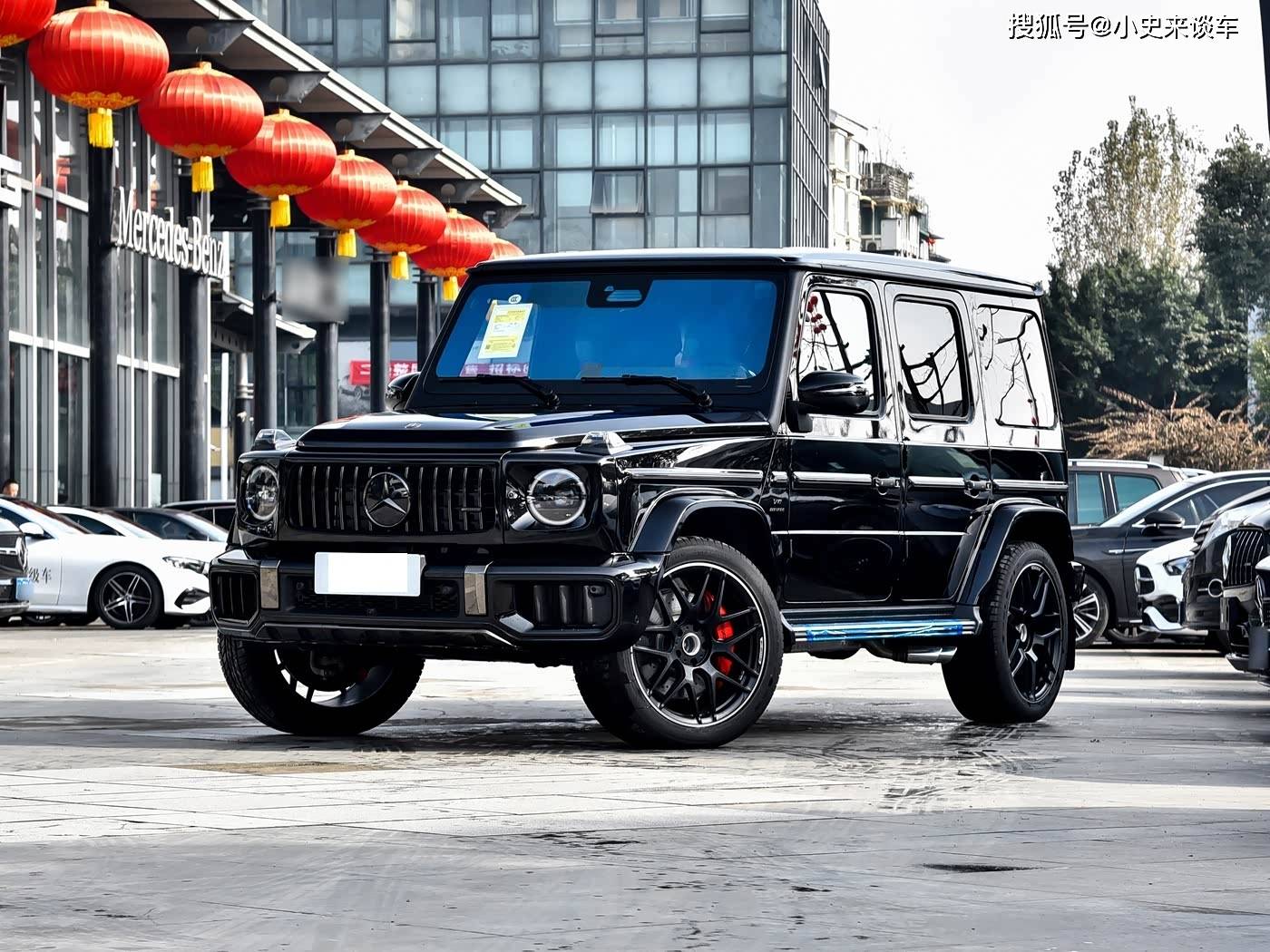 全新26款奔驰大G上市！升级MBUX超联屏，搭载4.0T+48V轻混+三把锁_汽车
