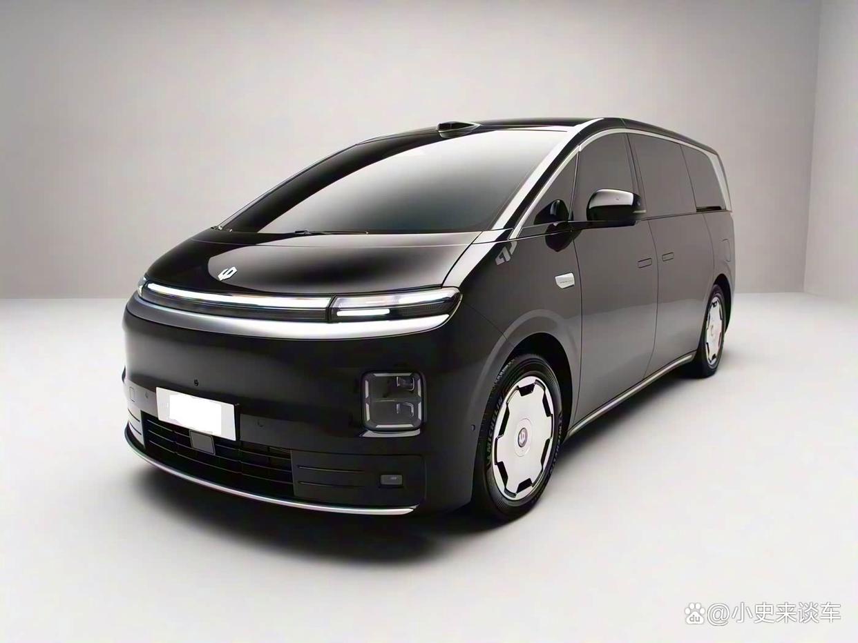 零跑首款旗舰MPV D99曝光!外观似理想MEGA,配全栈1000V三电系统