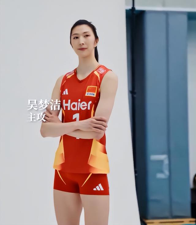 女排VNL30人名单出炉！全新定妆照超大气 19人身价曝光张籽萱最高