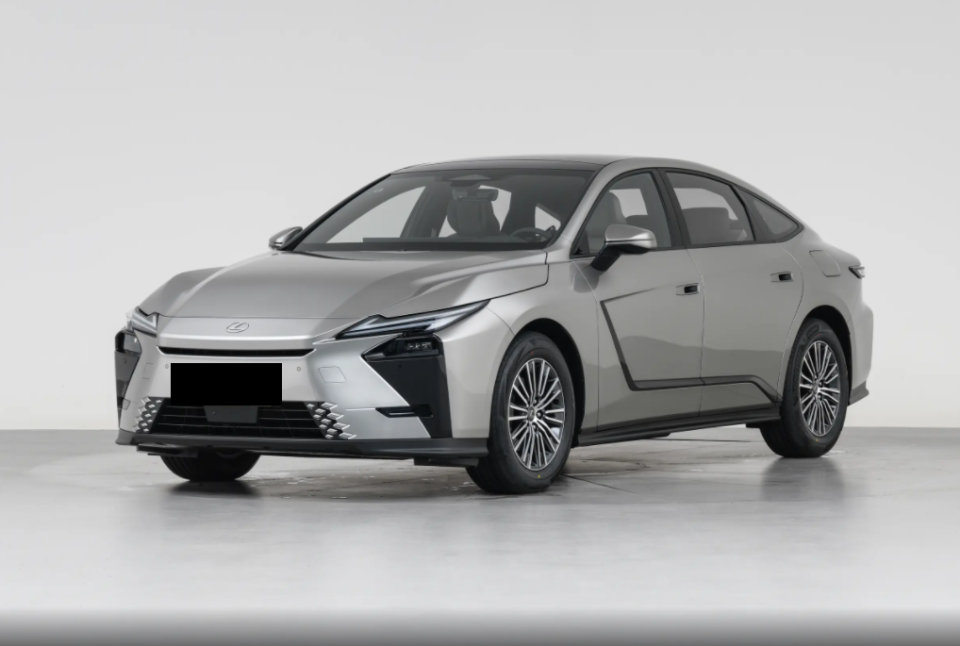 售29.99万，百公里油耗4.39L，雷克萨斯ES 300h上市_新闻