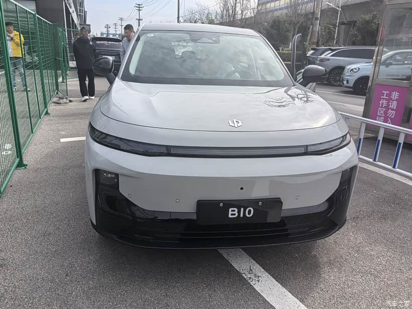 零跑b10试驾体验_零跑B10论坛