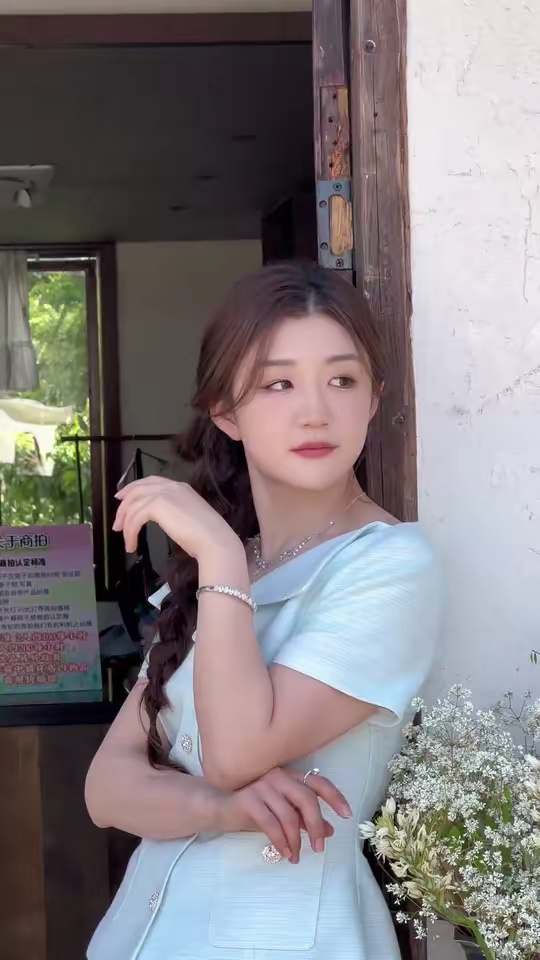 你有一种独特的气质，让人忍不住想多看几眼