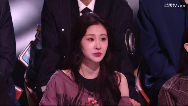 趣味互动看着很欢乐，还是格外期待张碧晨站上演唱舞台，好好聆听她的歌声