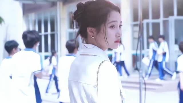 投稿关晓彤 我们在命运的两端是否有相似的痛感