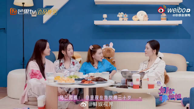她打破偏见，靠自己闯出一片天，既兼顾家庭又发展事业，独立又闪耀
