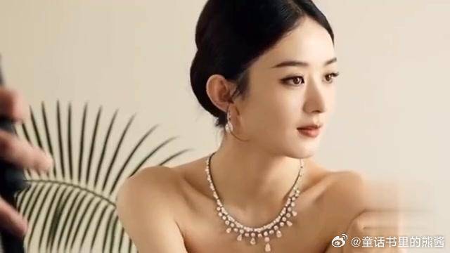 赵丽颖露与不露耳朵反差大，精灵耳让她魅力值飙升！