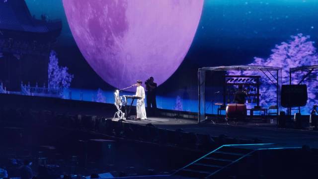 16号演唱会现场见证了求婚