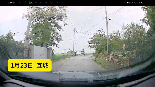 电动车未靠右行驶与轿车刮擦