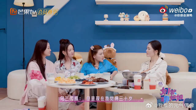 她崇拜他的才华，他珍视她的付出，互相成就彼此，把外人不看好的日子过成诗