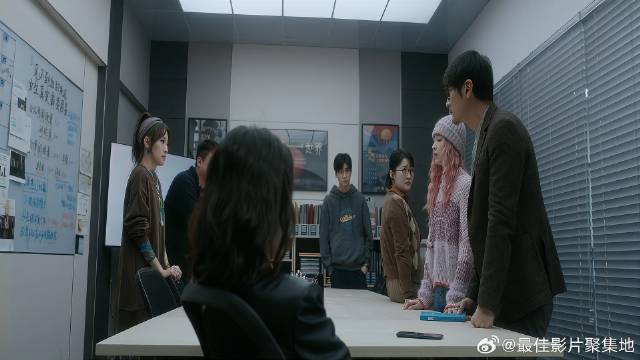 集团老板强占学生妹 周冬雨自知敌不过，要让舆论谴责他