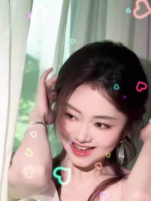 谭松韵新剧角色获赞，直播亮相引期待