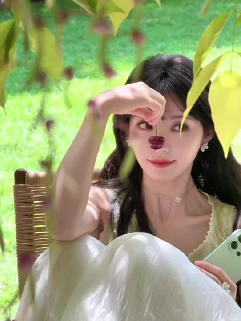 绿意盎然的初夏，恰好遇见温柔灵动的田曦薇