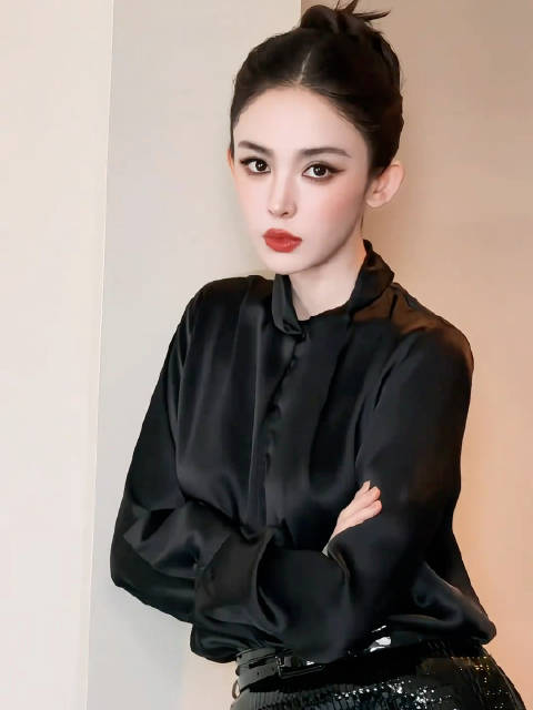 古力娜扎深邃立体的五官，堪称行走的AI建模脸！