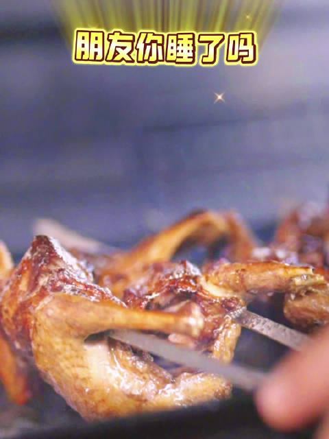 朋友你睡了吗？深夜的烧烤～有你想吃的没？