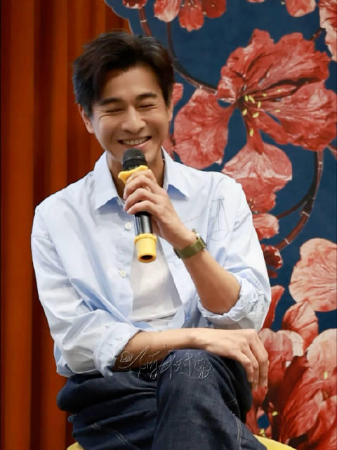 我 一句晚上好@乔振宇 哥就笑开了花啊