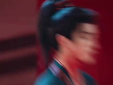 周翊然谢燕来战损妆花絮曝光，与陈都灵翘楚对视剧照引期待
