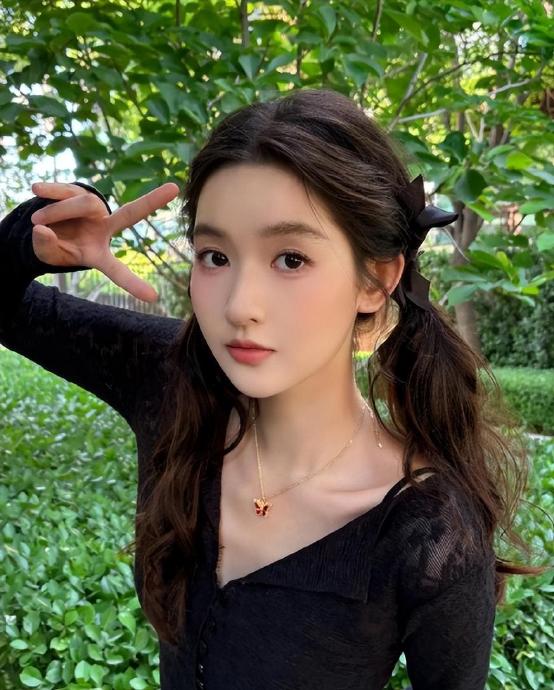 张艺凡取代王玉雯出演《铁证》女主，是否因为专业背景更符合角色？
