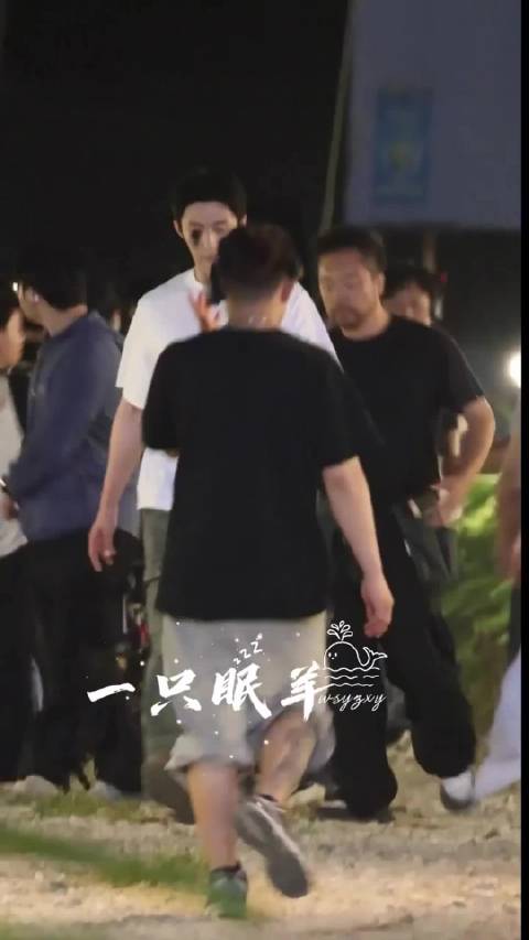 黄景瑜新剧激烈吻戏引热议