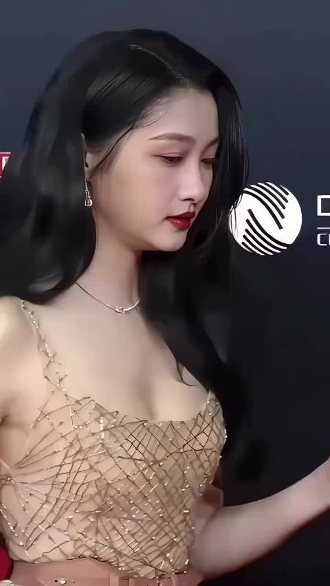 关晓彤太美了，换了风格后更适合她了