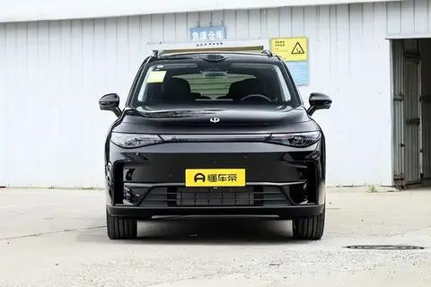 20万内六座SUV最能打的居然是它?冰箱彩电一个不缺