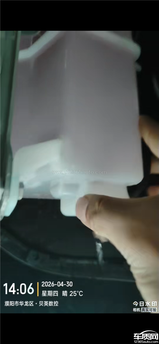 零跑A10玻璃水壶开裂漏水车门异响