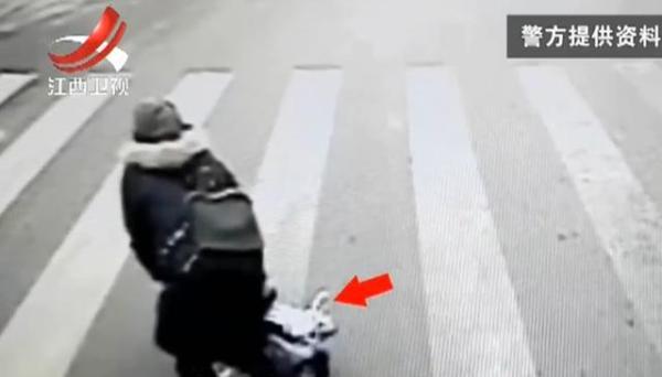 孩子车祸身亡获赔55万，患难夫妻为钱反目，连打两场官司