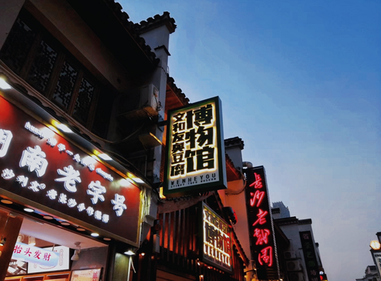 心心念念的“一路绿灯”技术,福特率先上路了