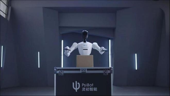 对话灵初智能CEO 王启斌：具身智能，正从\"硬件浪潮\"进入\"数据浪潮\"