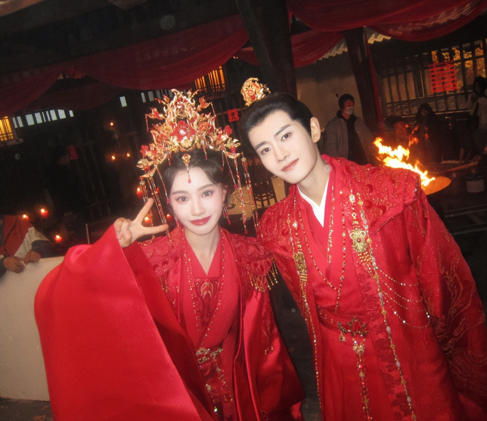 众星告别《佳偶天成》，任嘉伦千字文深刻，王鹤润原声温柔治愈