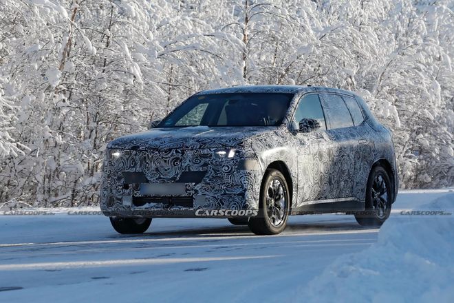 2028款iX1原型路测图曝光,宝马最小纯电SUV