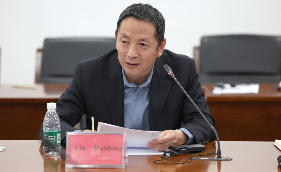 中國社會科學院美國研究所研究員、《當代美國評論》編輯部主任劉衛東總結點評嘉賓發言。中國日報社 記者 鄒紅 攝