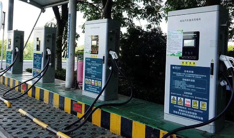 1分钟1元钱!新能源车“占位费”引争议 你怎么看?