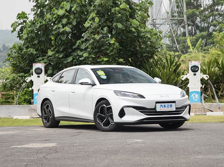 市场搅局者来了?比亚迪海豹06 DM-i正式上市,中型车/9.98万起售