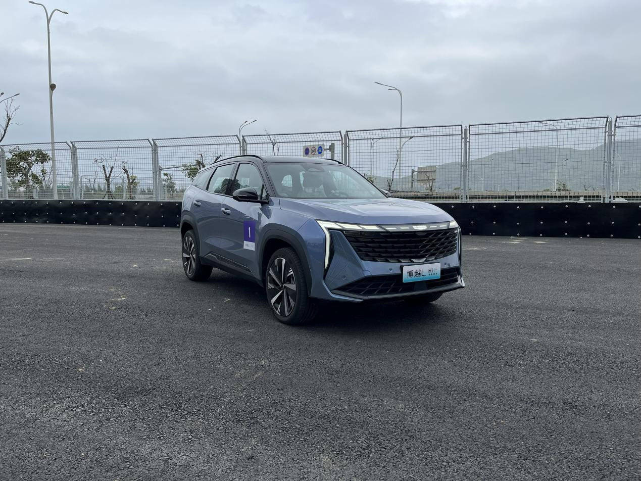 试驾官丨赛道实测博越L,“最好开的城市SUV”名副其实?