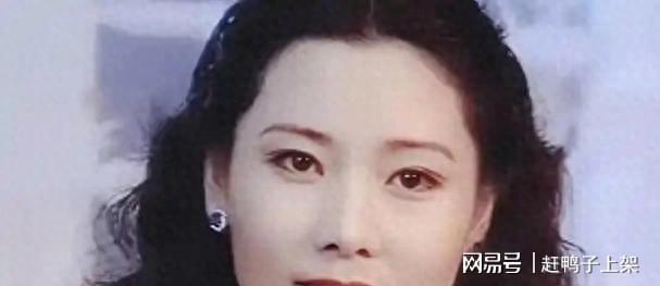 何赛飞自曝让戏：影视行业的“畸形病”
