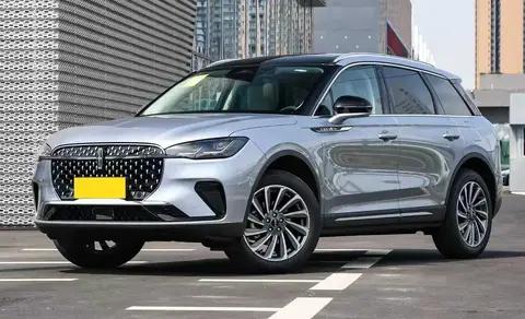 20万拿下豪华SUV!2025款林肯冒险家实测:2.0T8AT贯穿屏