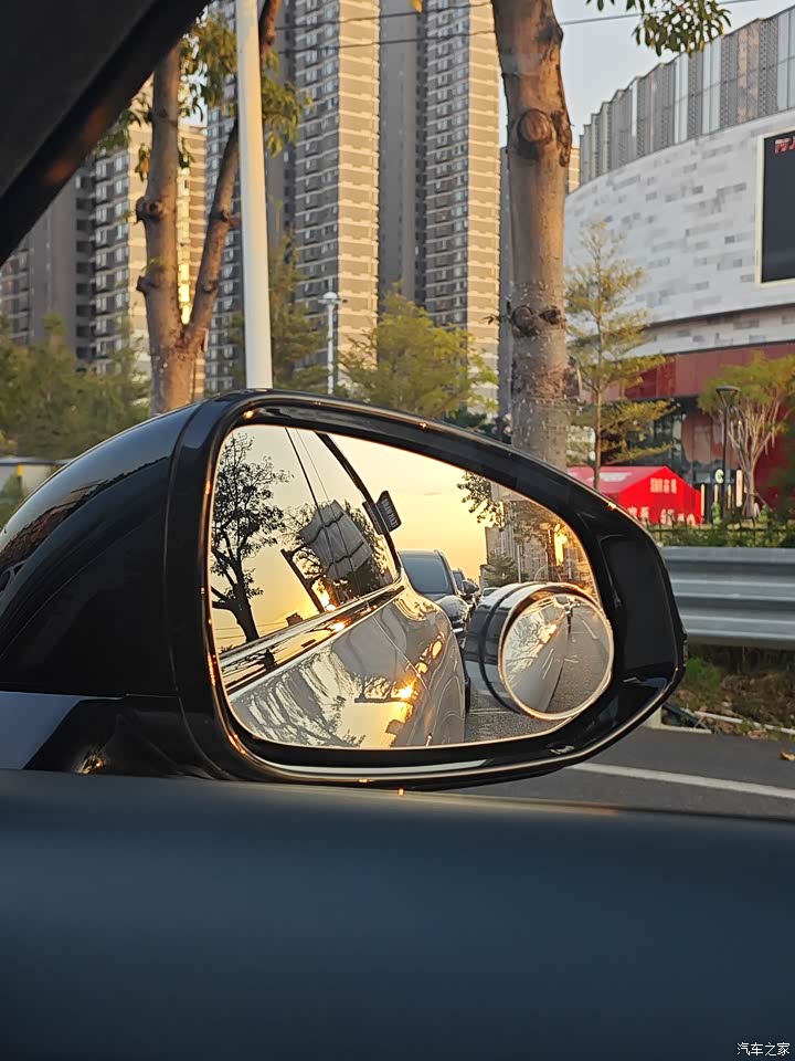 零跑Lafa5 2026款 515 Pro怎么样_优缺点_王的嘉尔_口碑_  十万级的零跑小钢炮lafa5还是很香的