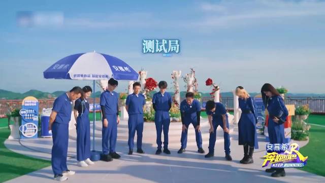 陈哲远“猥琐”看宋雨琦，李晨都看不下去了，斜眼看人