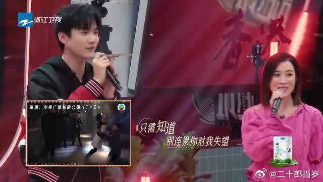 佘诗曼周柯宇合唱《使徒行者》主题曲，背景画面一出，都是回忆呀