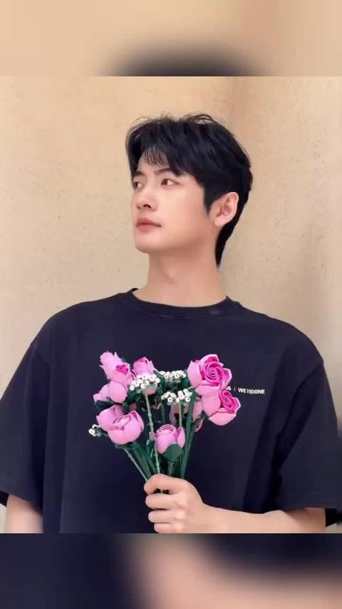 周也男友疑似被扒出是00后新人演员周皓崎