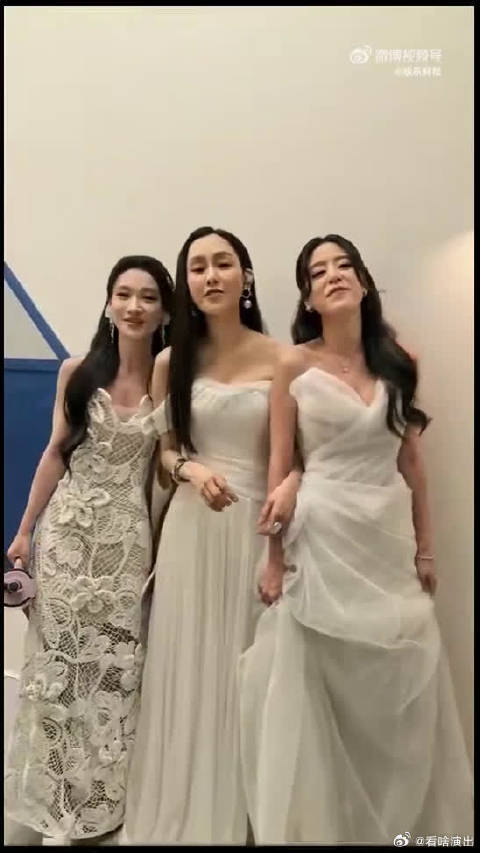 后台暖心合唱名场面来袭，一首《你曾是少年》温柔走心，满是青春满满的氛围感