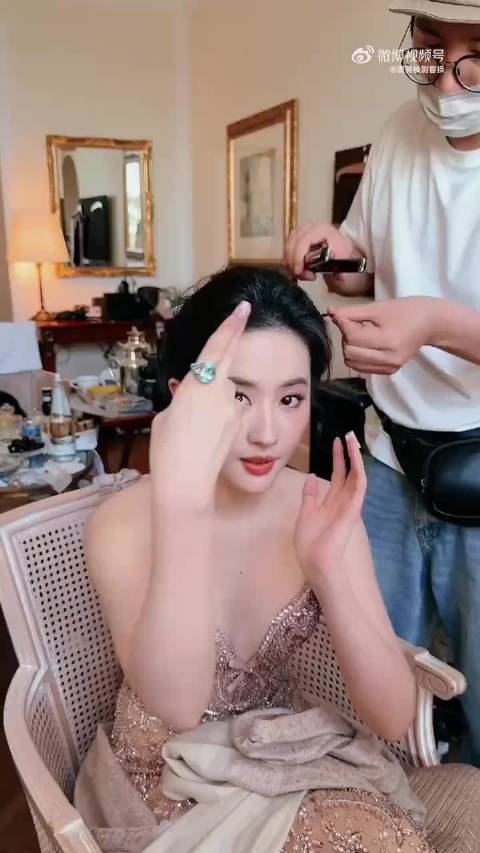 刘亦菲宝格丽活动vlog 看得出她是公主
