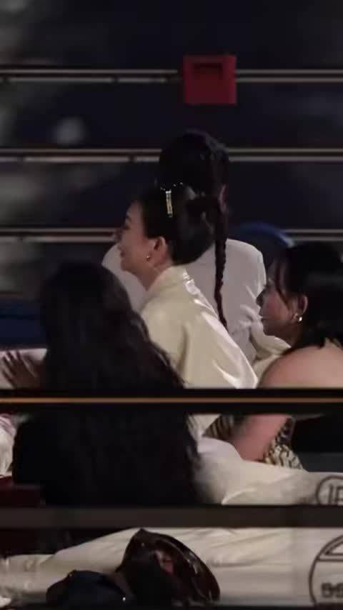 方媛桃花坞获众人暖心照顾