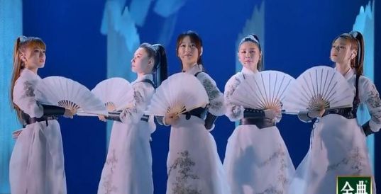 张柏芝骨相太绝了，40岁扮男装超能打，让人梦回曾经的古装造型