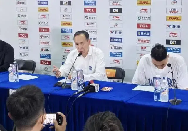 许利民力挺麦基：他非常想打好比赛做贡献 没人想毁掉自己的形象
