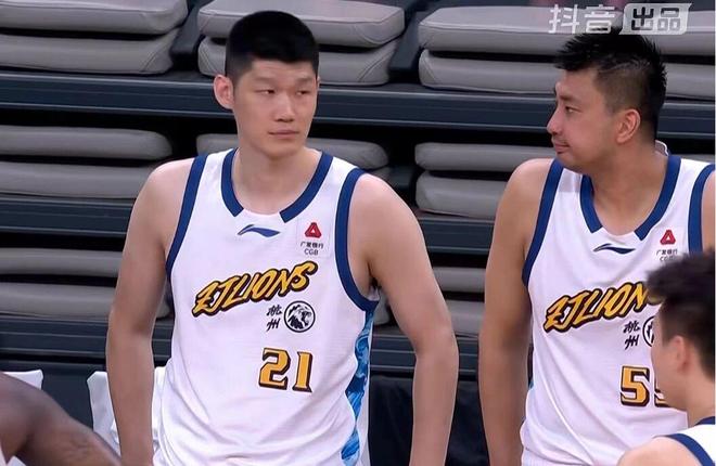 深圳男篮11分力克广厦，将大比分追成1-2！胡金秋15+8布朗32分
