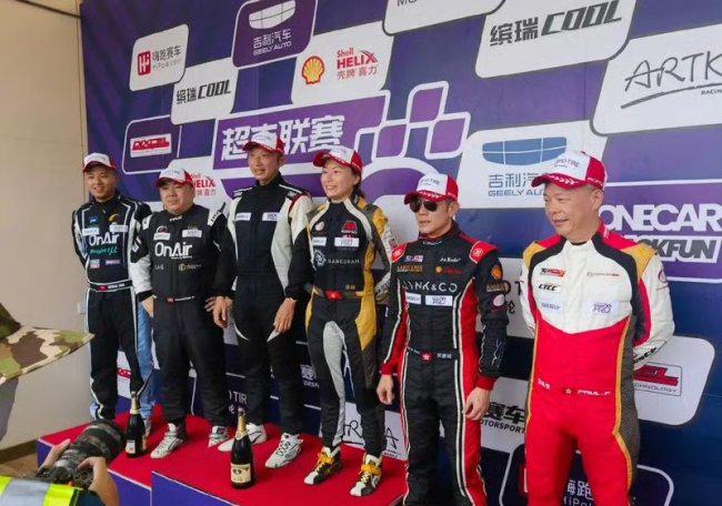 领克 03+ TCR 赛道聚首，两代偶像共赴竞速|tcr|赛车|郭富城|领克03